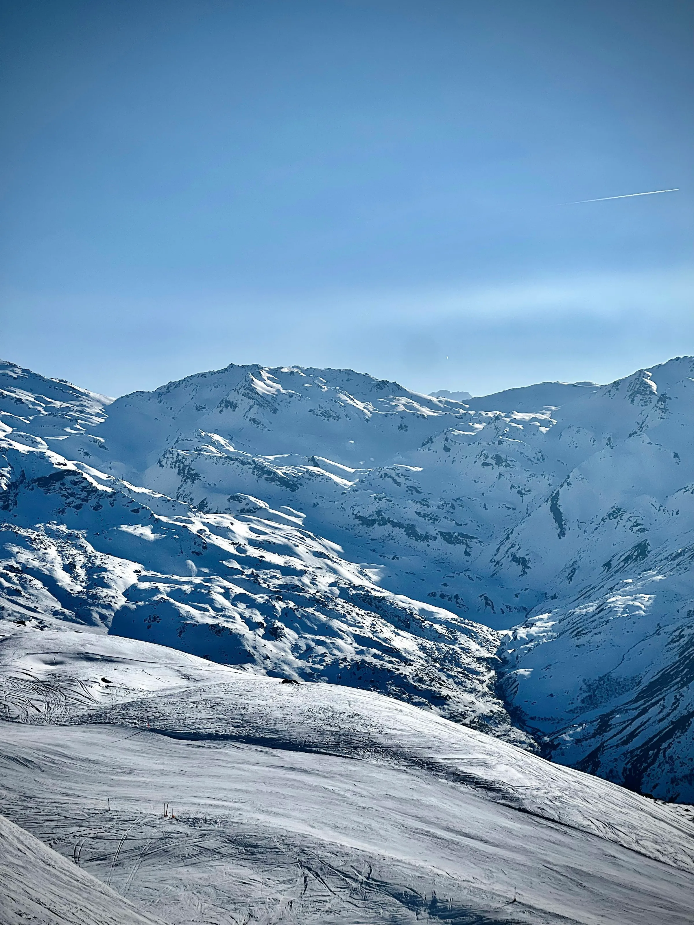 Near Cheval Blanc Courchevel: Fresh snow on the slopes at Courchevel