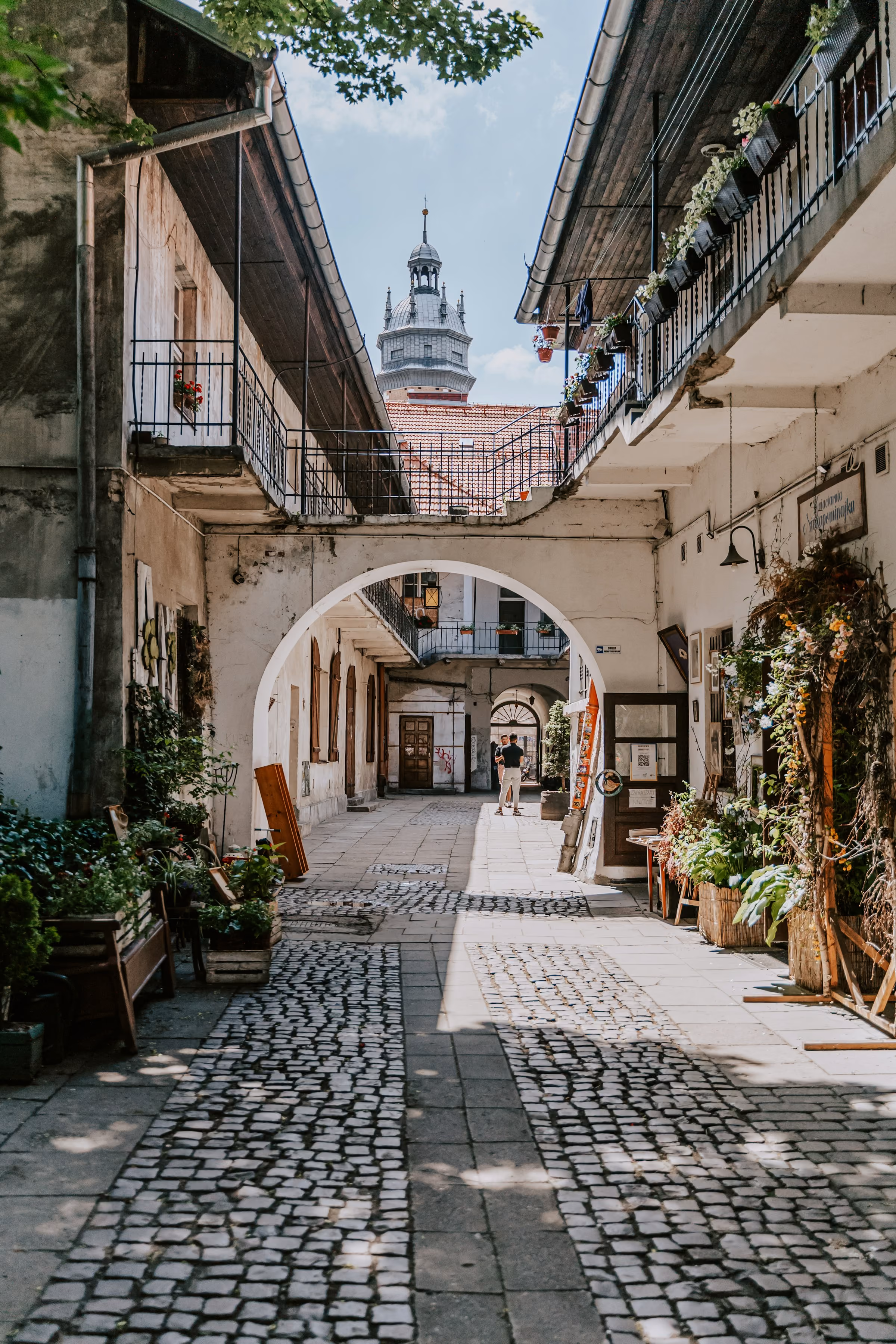 A cobbled courtyard in Kraków's Kazimierz quarter