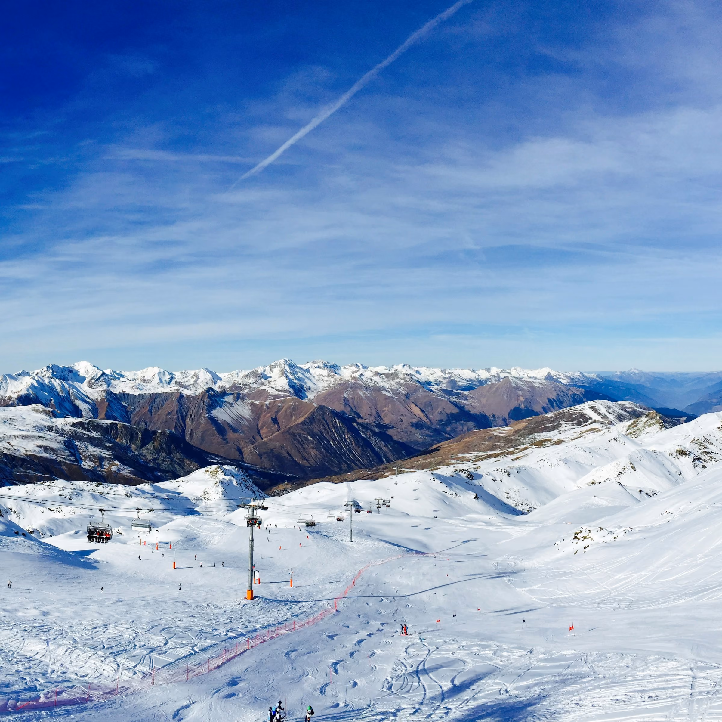Snowy slopes above the Méribel valley under a blue sky