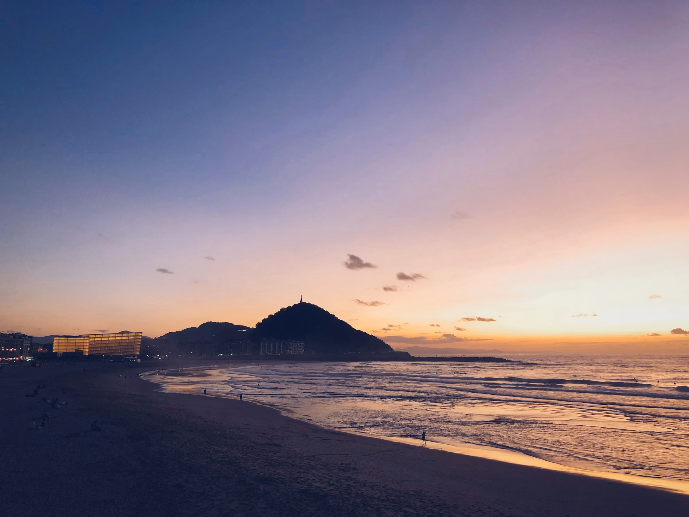 La Concha beach in San Sebastián at dusk