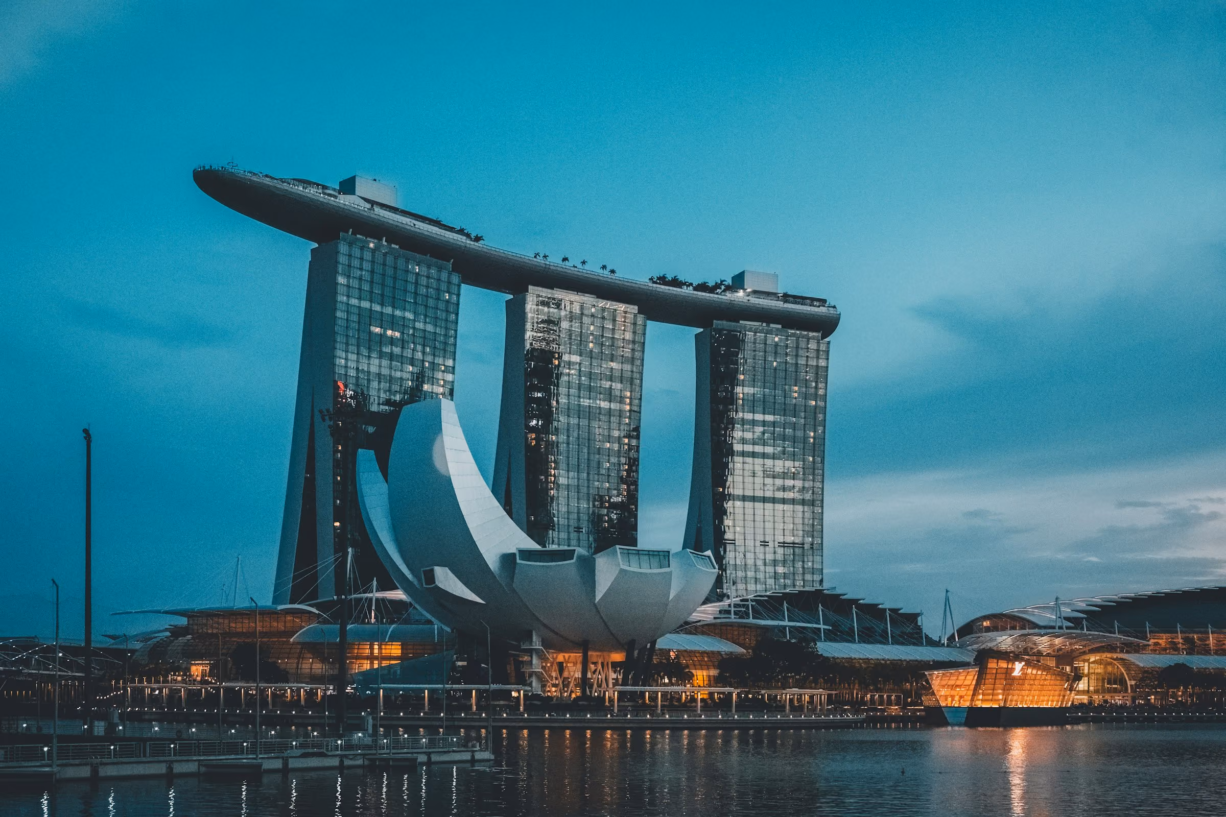 Marina Bay Sands and the ArtScience Museum at dusk in Singapore