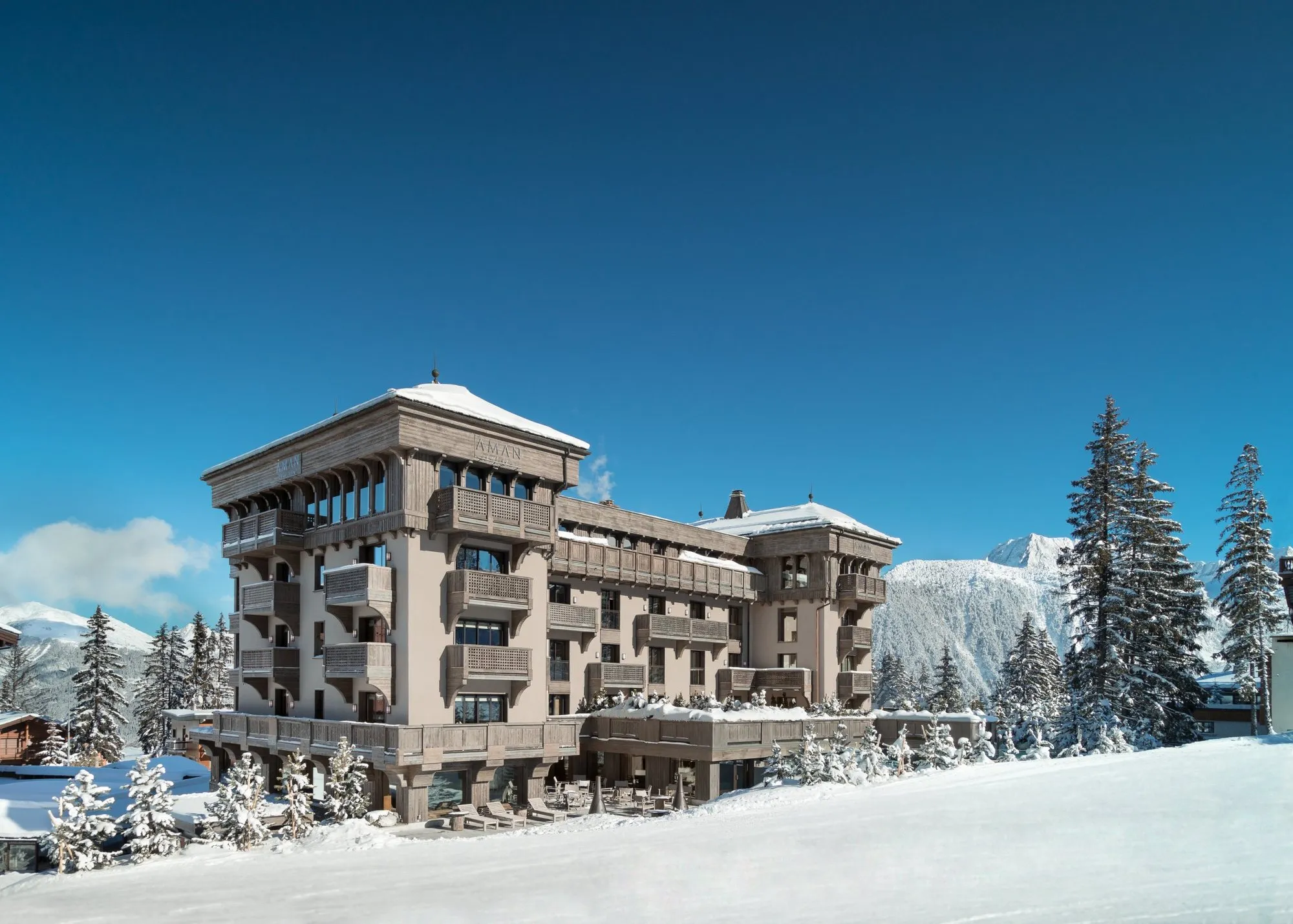 Aman Le Mélézin in the snow above Courchevel 1850